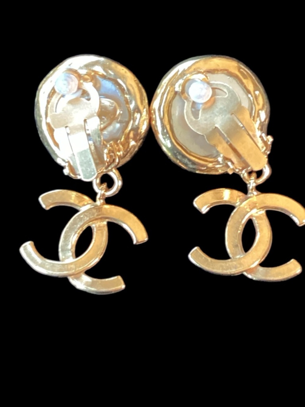 CHANEL Gold-Tone Pearl Drop CC Logo Earrings - Picture 4 of 7